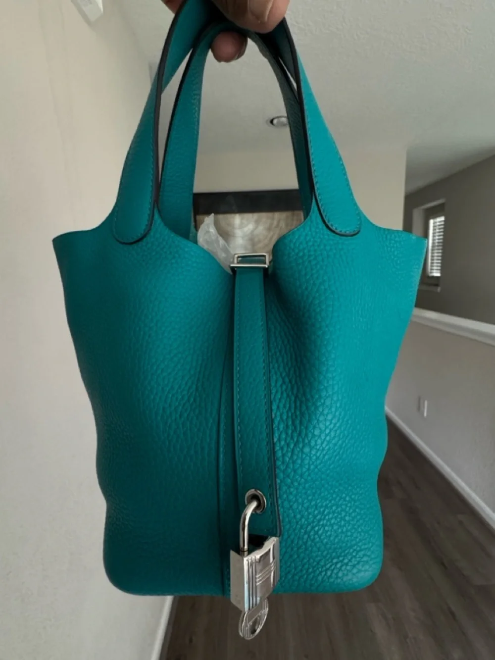❌ SOLD ❌
Hermes Picotin 18 with Palladium Hardware - Picture 5 of 8